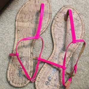 Summer NWOT hot pink dELiA*s sandals (size 9)